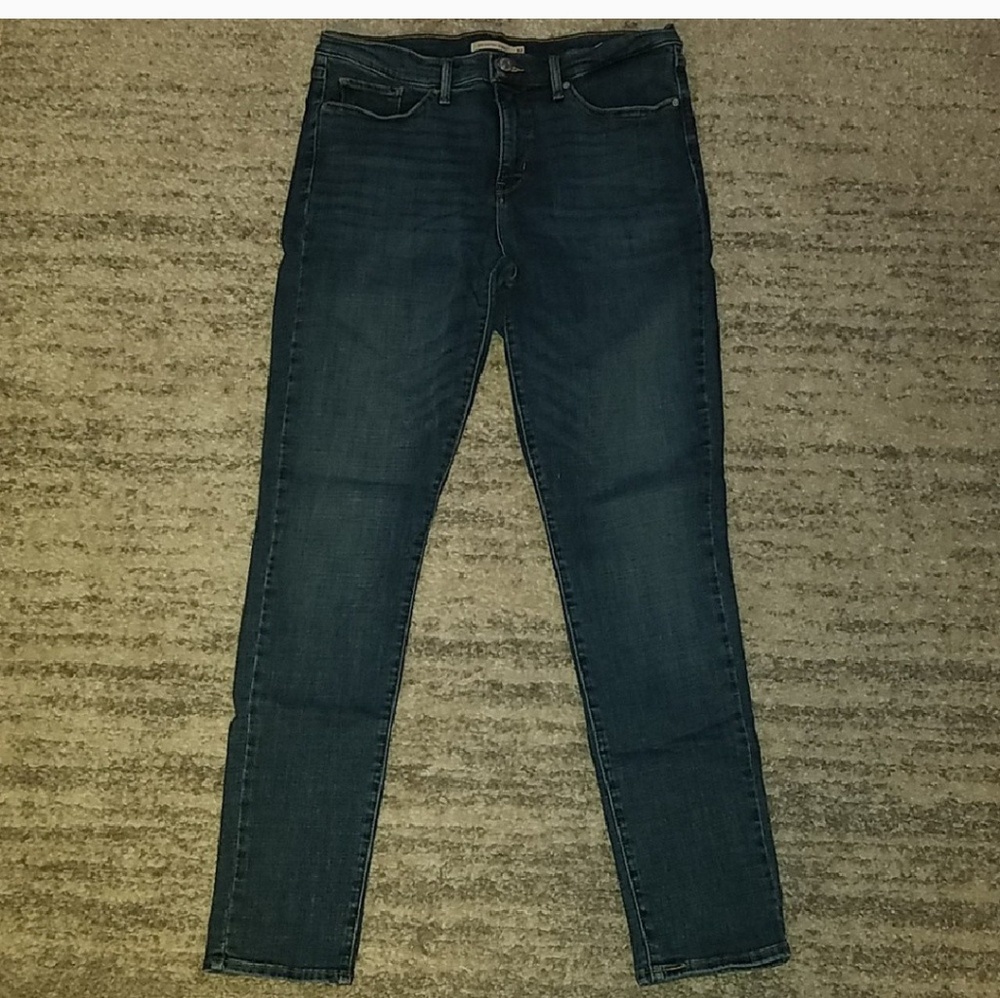 Levi 311
